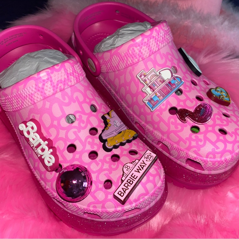 Crocs Classic Mega Crush Clog
Barbie The Movie Electric Pink🩷